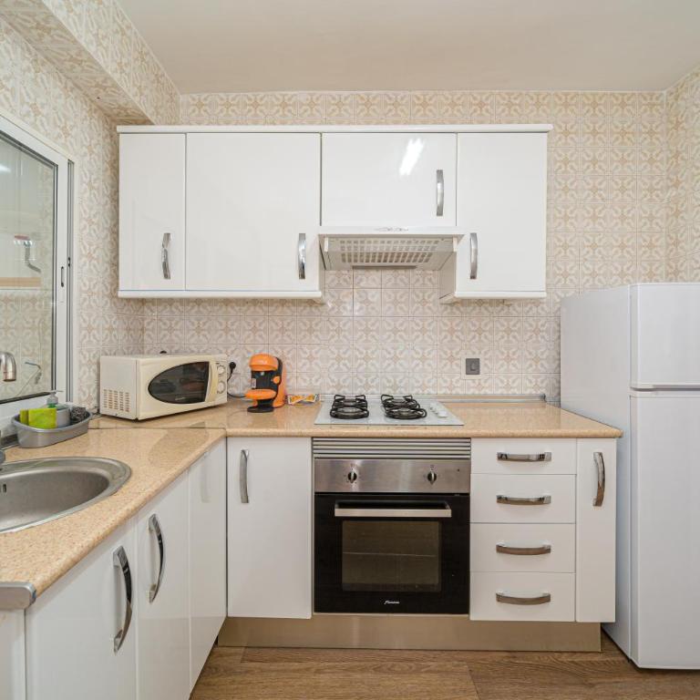 Ideal en Villajoyosa - Three-Bedroom Premium Apartment with Balcony - 5