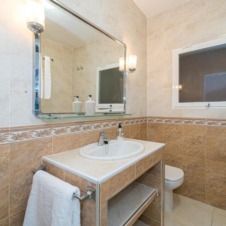 Ideal en Villajoyosa - Three-Bedroom Premium Apartment with Balcony - 16