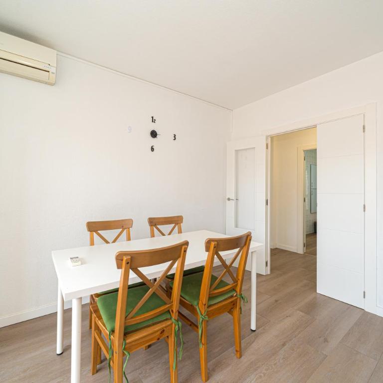 Ideal en Villajoyosa - Three-Bedroom Premium Apartment with Balcony - 2