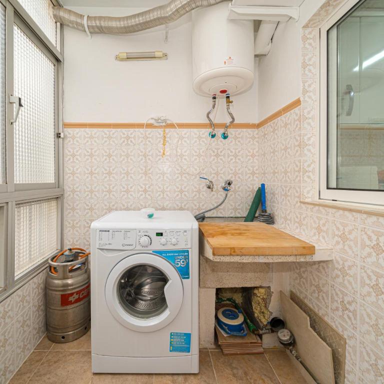 Ideal en Villajoyosa - Three-Bedroom Premium Apartment with Balcony - 9