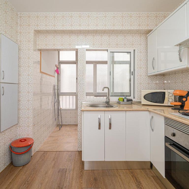 Ideal en Villajoyosa - Three-Bedroom Premium Apartment with Balcony - 8