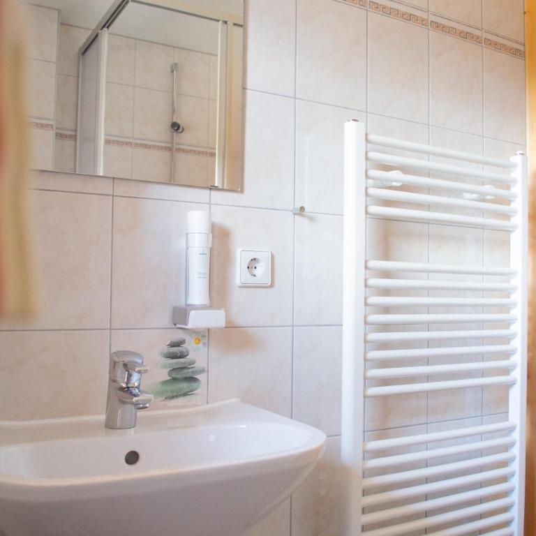Ferienwohnungen Krapfenalm - Deluxe Apartment mit Balkon und 2 Schlafzimmern - 5