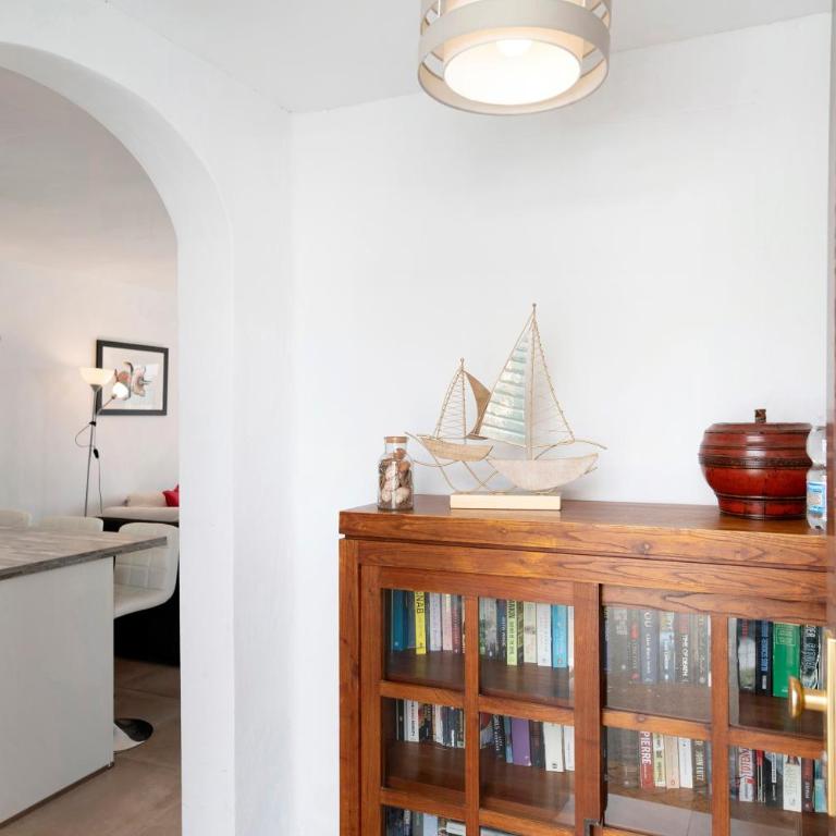 Puerto Chico M - Two-Bedroom Deluxe Apartment with Ocean View - 21