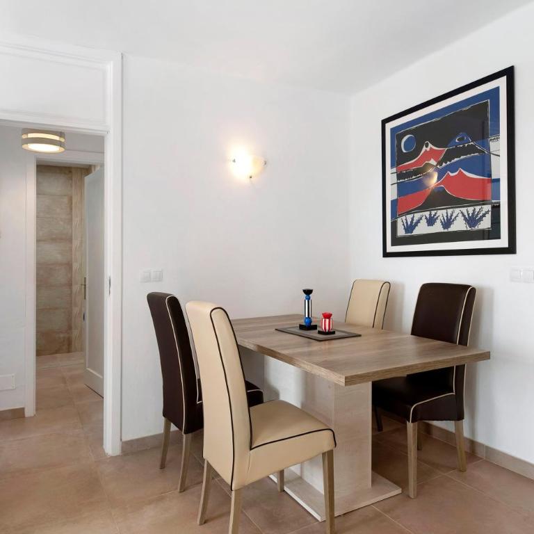 Puerto Chico M - Two-Bedroom Deluxe Apartment with Ocean View - 12