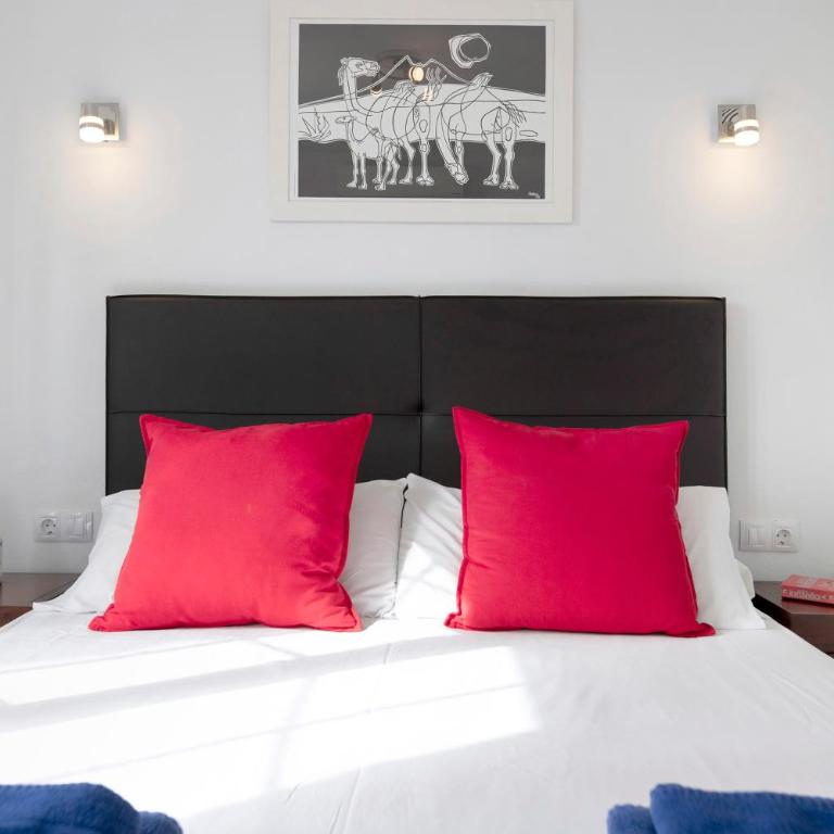 Puerto Chico M - Two-Bedroom Deluxe Apartment with Ocean View - 14