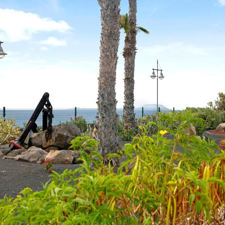 Puerto Chico M - Two-Bedroom Deluxe Apartment with Ocean View - 25