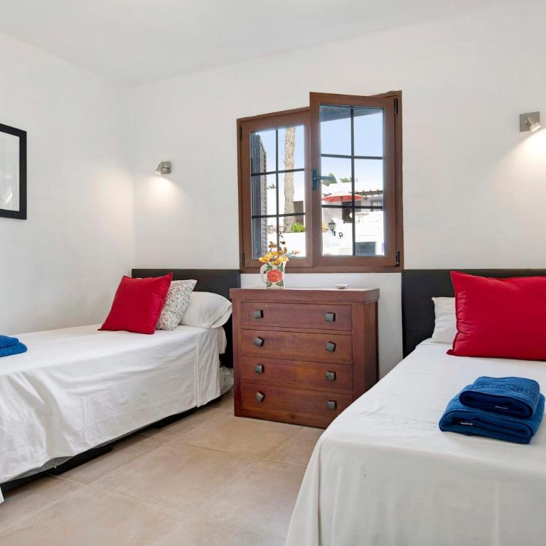 Puerto Chico M - Two-Bedroom Deluxe Apartment with Ocean View - 18