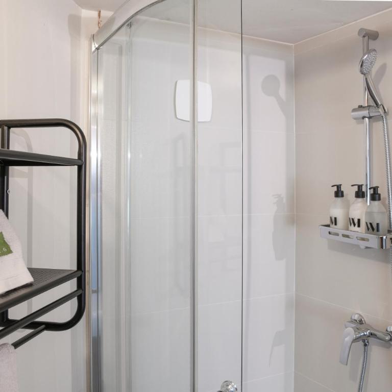 Le Chat De La Martine -Clim Parking - Appartement avec Douche - 16
