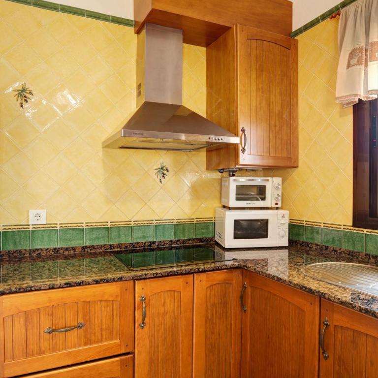 Casa Juan Solo Familias - Habitación Cuádruple con ducha - 11