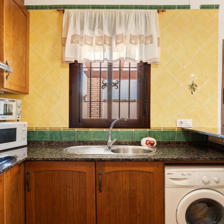 Casa Juan Solo Familias - Habitación Cuádruple con ducha - 10