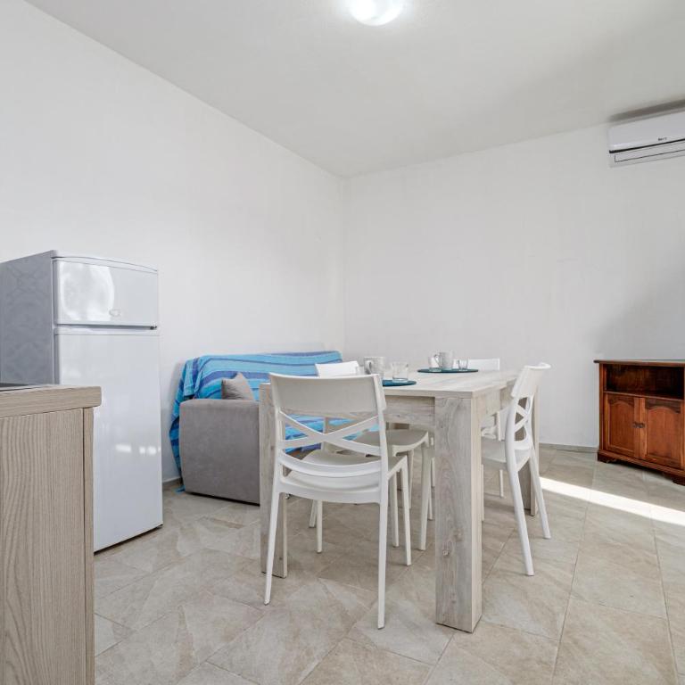 Brezza Marina Apartment- Garden - Appartamento Deluxe con 2 Camere da Letto e Vista Giardino - 6