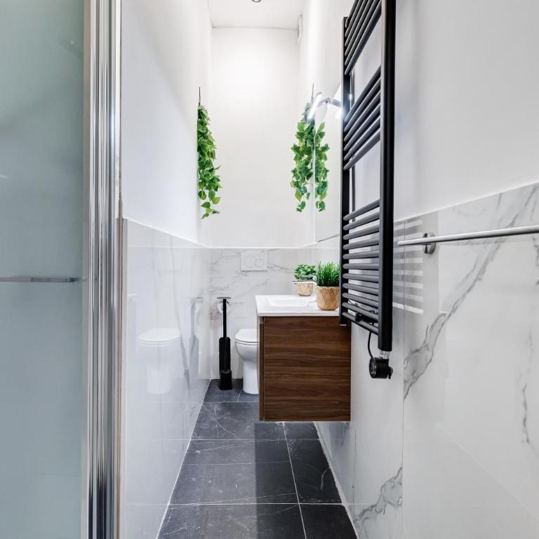 Luxury 4BR Apartment Newly Renovated, 2 Bathrooms, Smart Tv - Appartamento Deluxe con 4 Camere da Letto - 12