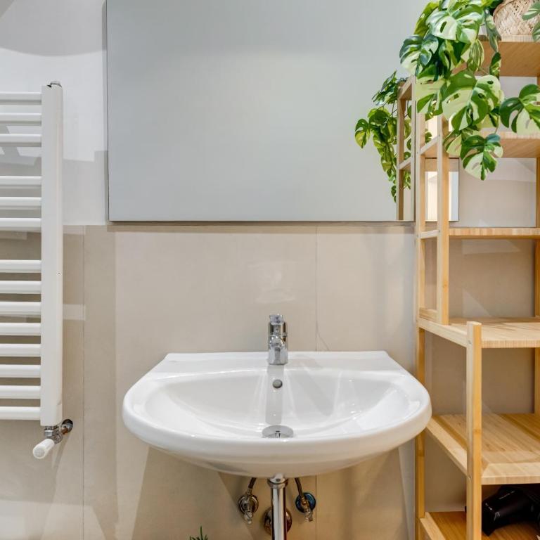 Luxury 4BR Apartment Newly Renovated, 2 Bathrooms, Smart Tv - Appartamento Deluxe con 4 Camere da Letto - 15