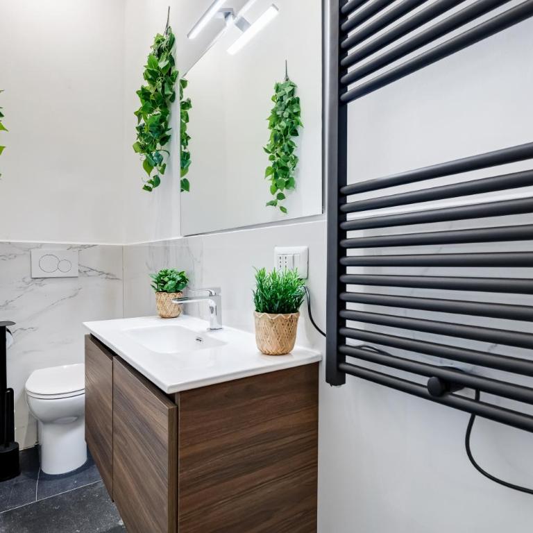 Luxury 4BR Apartment Newly Renovated, 2 Bathrooms, Smart Tv - Appartamento Deluxe con 4 Camere da Letto - 13