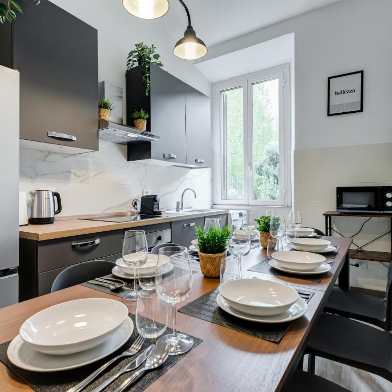 Luxury 4BR Apartment Newly Renovated, 2 Bathrooms, Smart Tv - Appartamento Deluxe con 4 Camere da Letto - 16