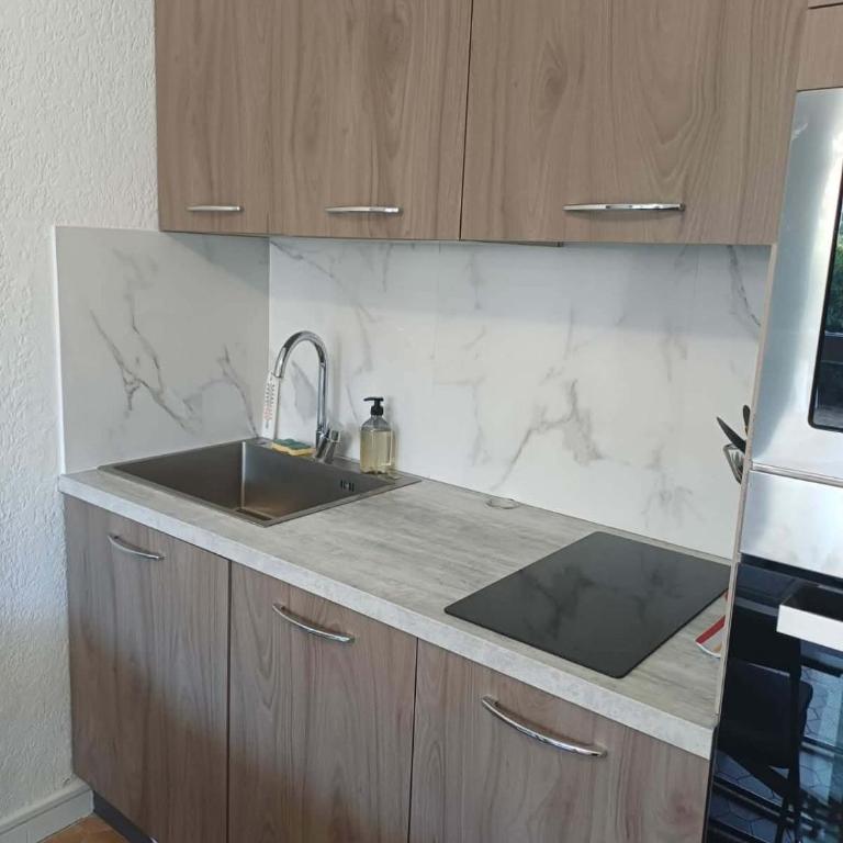Appartement entièrement rénové proche plage Maillol - Maison 3 Chambres - 12