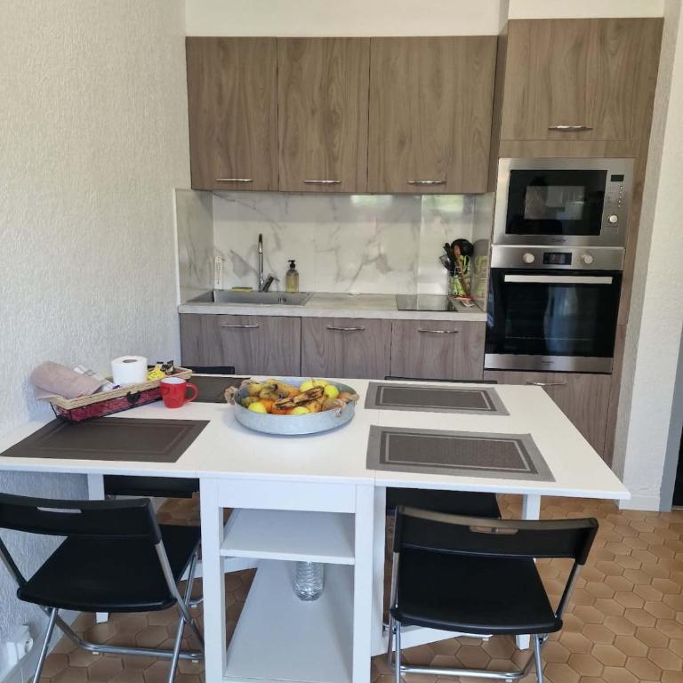 Appartement entièrement rénové proche plage Maillol - Maison 3 Chambres - 13
