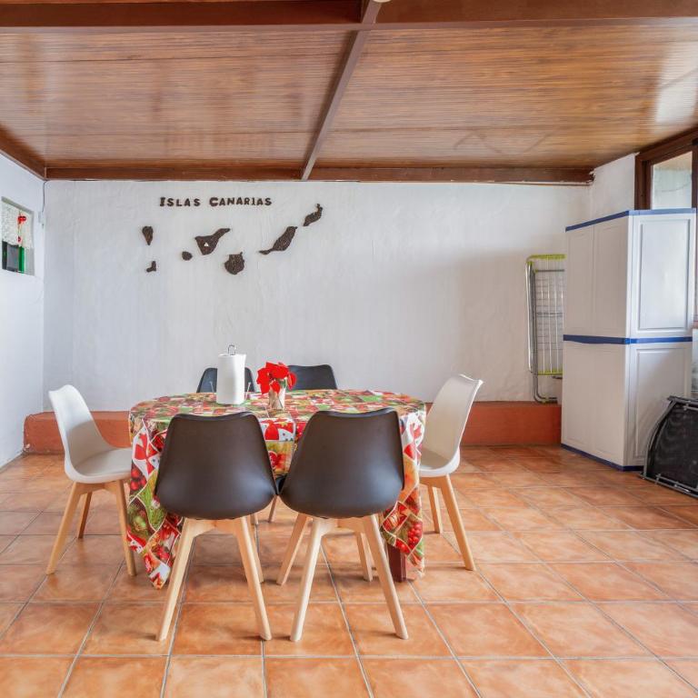 La Casita Cueva Don Carmelo - Three-Bedroom House - 3