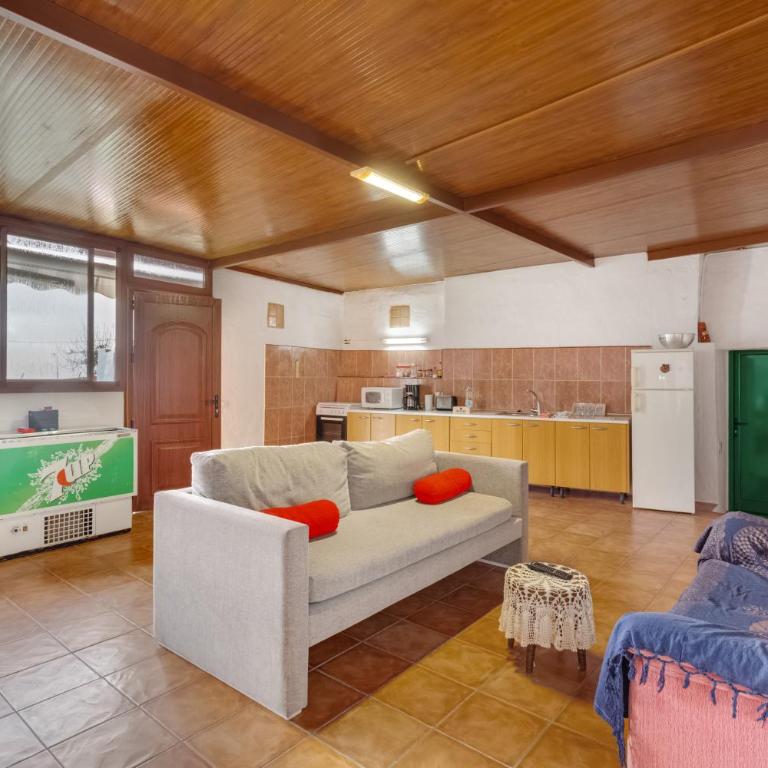 La Casita Cueva Don Carmelo - Three-Bedroom House - 4