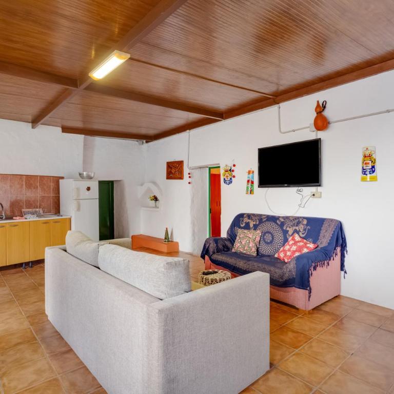 La Casita Cueva Don Carmelo - Three-Bedroom House - 19