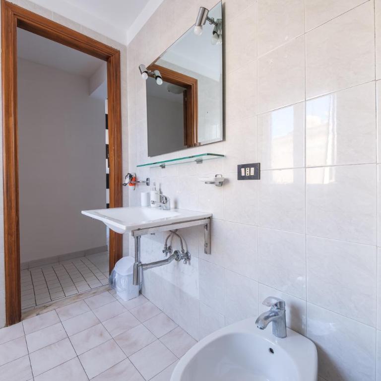 Casa Via Medici - Appartamento Deluxe con 2 Camere da Letto e Balcone - 19