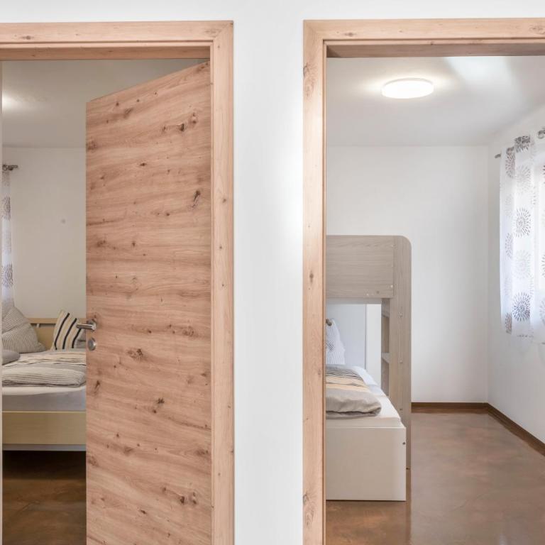 Trojer Apartment 1 - Deluxe-Apartment mit 2 Schlafzimmern und Gartenblick - 12