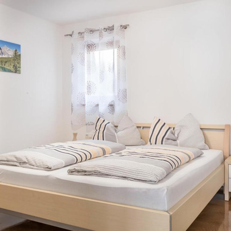 Trojer Apartment 1 - Deluxe-Apartment mit 2 Schlafzimmern und Gartenblick - 13