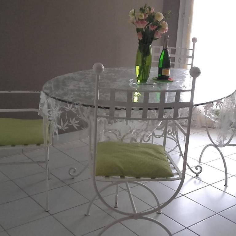 Oasis T3 centre ville jardin privé - Two-Bedroom Deluxe Apartment with Garden View - 4