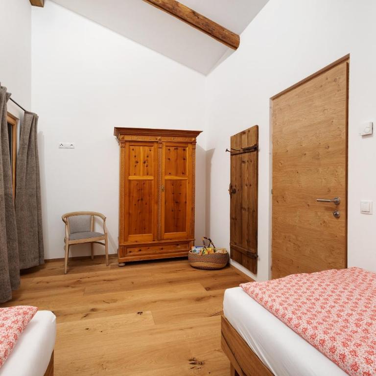 Herzleierhof Rodeneck - Deluxe-Apartment mit 2 Schlafzimmern und Gartenblick - 14