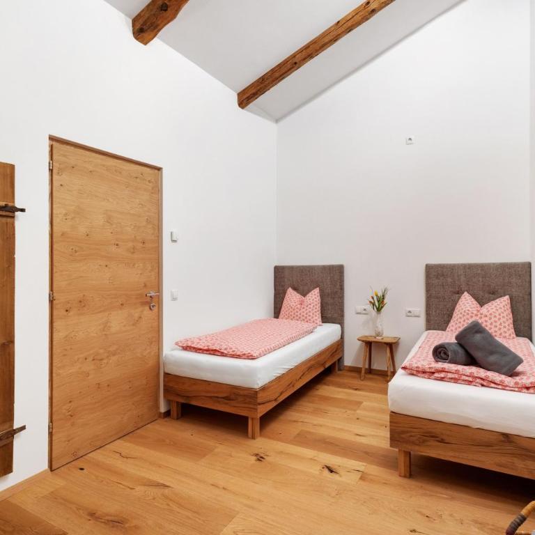 Herzleierhof Rodeneck - Deluxe-Apartment mit 2 Schlafzimmern und Gartenblick - 12