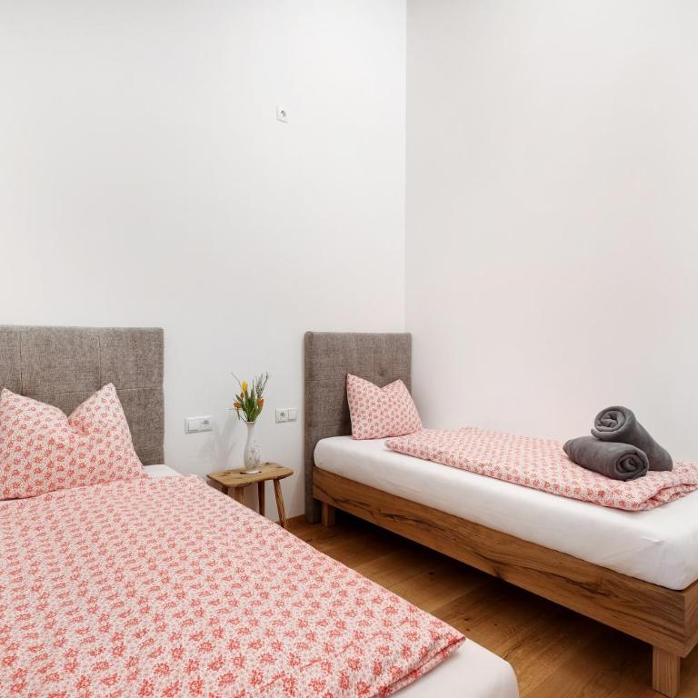 Herzleierhof Rodeneck - Deluxe-Apartment mit 2 Schlafzimmern und Gartenblick - 5