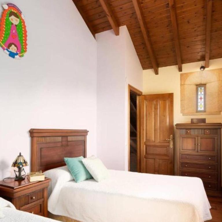 Casa Grau - Three-Bedroom Apartment with Mountain View - 18