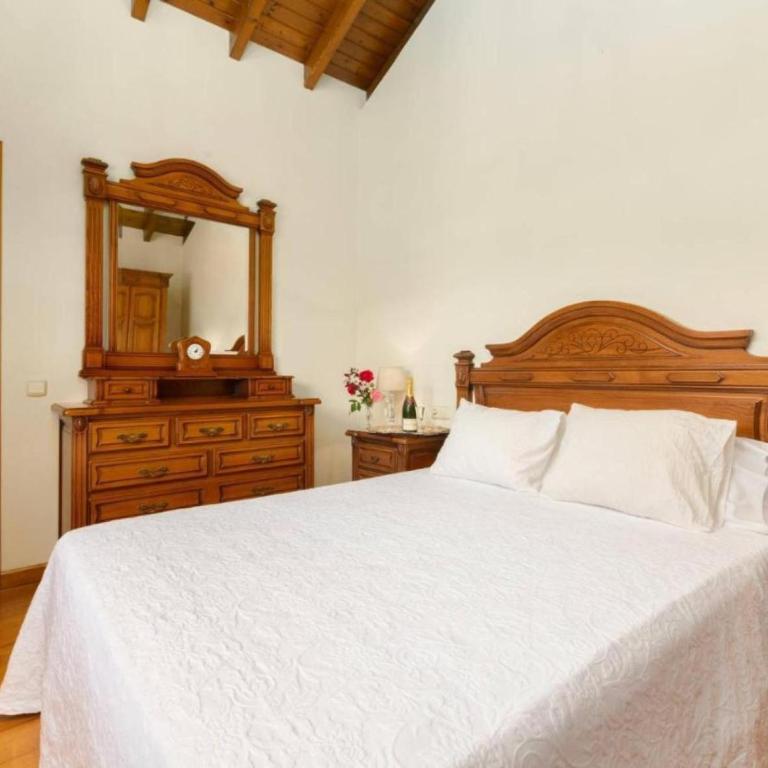 Casa Grau - Three-Bedroom Apartment with Mountain View - 16
