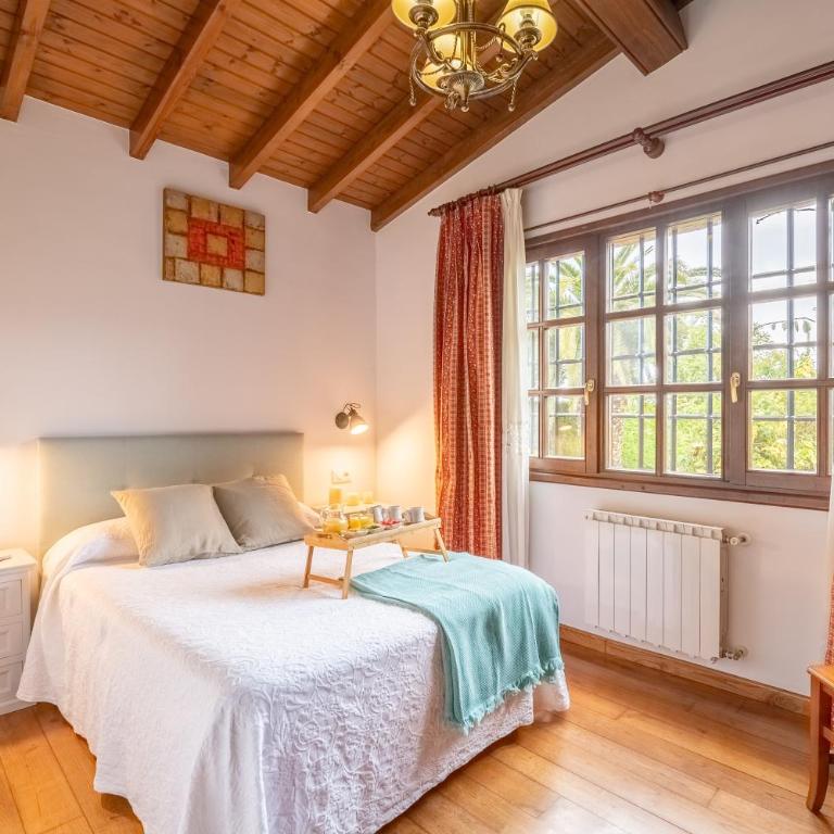 Casa Grau - Three-Bedroom Apartment with Mountain View - 21