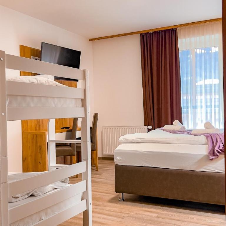 Sylpaulerhof-Zimmer Deluxe - Vierbettzimmer mit Dusche - 3