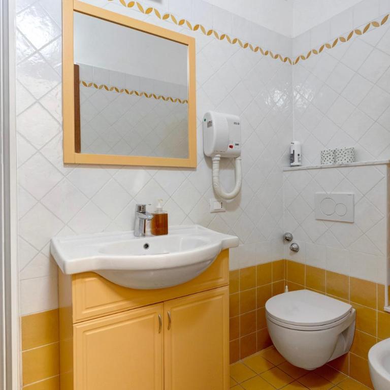 Casa Lorelei - Dreibettzimmer mit Dusche - 15