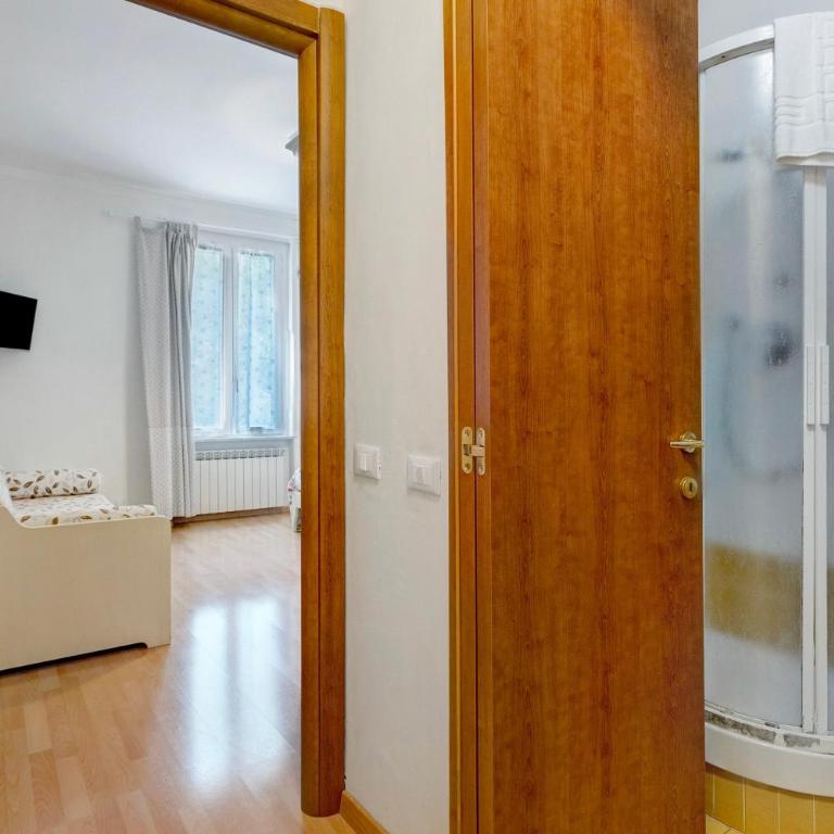 Casa Lorelei - Dreibettzimmer mit Dusche - 12
