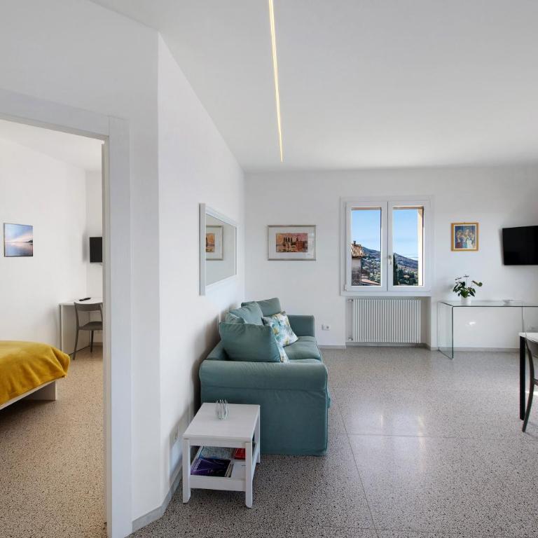 Casa Serena Lake View - Two-Bedroom Deluxe Apartment with Garden View - 19