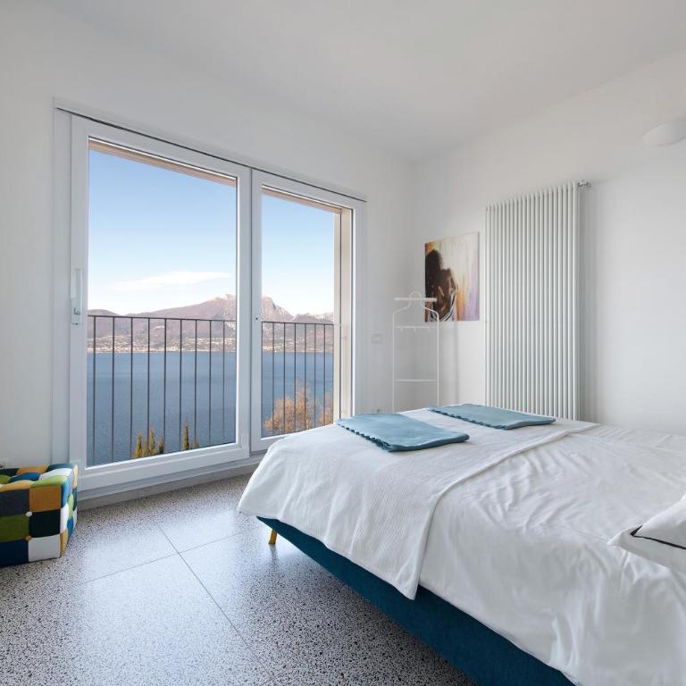 Casa Serena Lake View - Two-Bedroom Deluxe Apartment with Garden View - 15