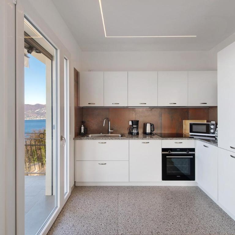 Casa Serena Lake View - Two-Bedroom Deluxe Apartment with Garden View - 6