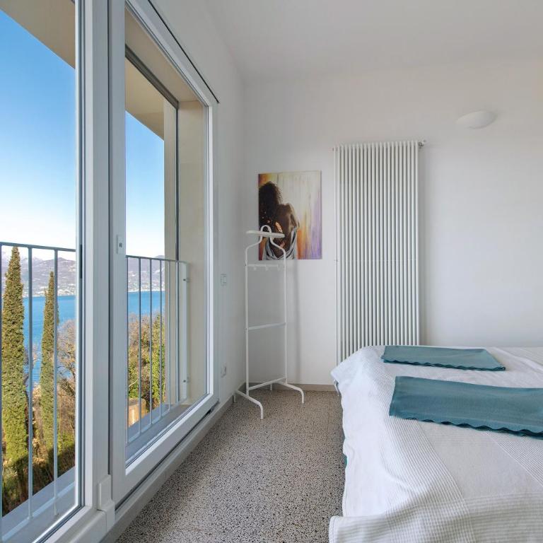 Casa Serena Lake View - Two-Bedroom Deluxe Apartment with Garden View - 16