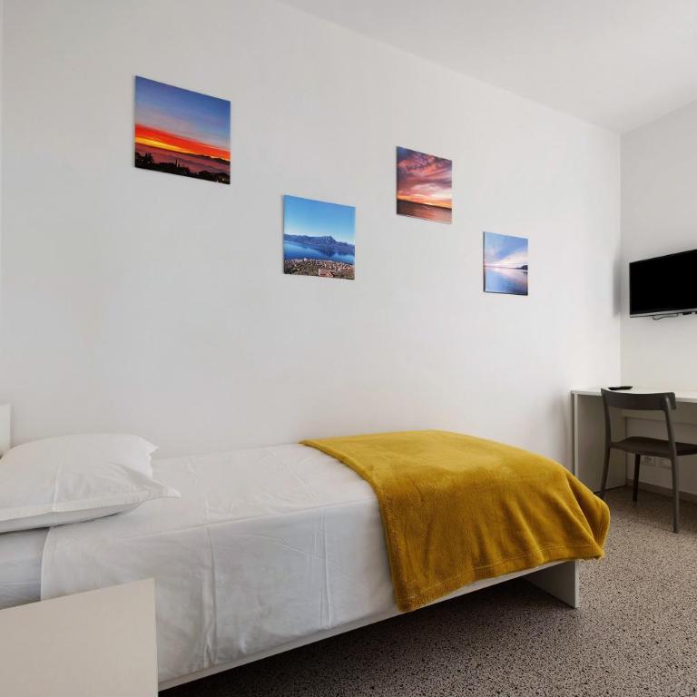 Casa Serena Lake View - Two-Bedroom Deluxe Apartment with Garden View - 20