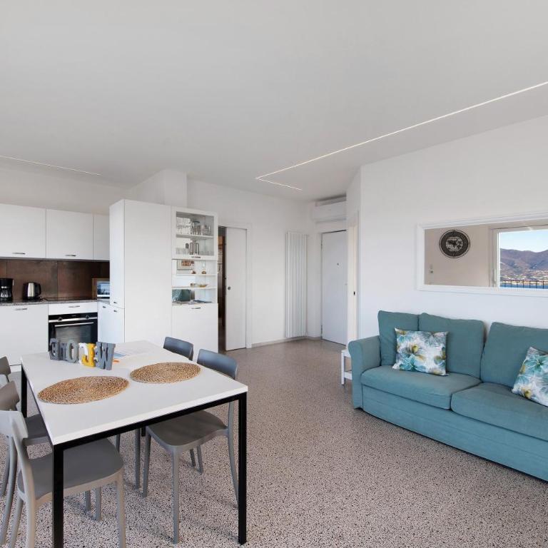 Casa Serena Lake View - Two-Bedroom Deluxe Apartment with Garden View - 10