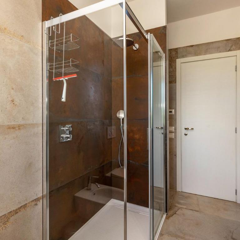 Casa Serena Lake View - Two-Bedroom Deluxe Apartment with Garden View - 30