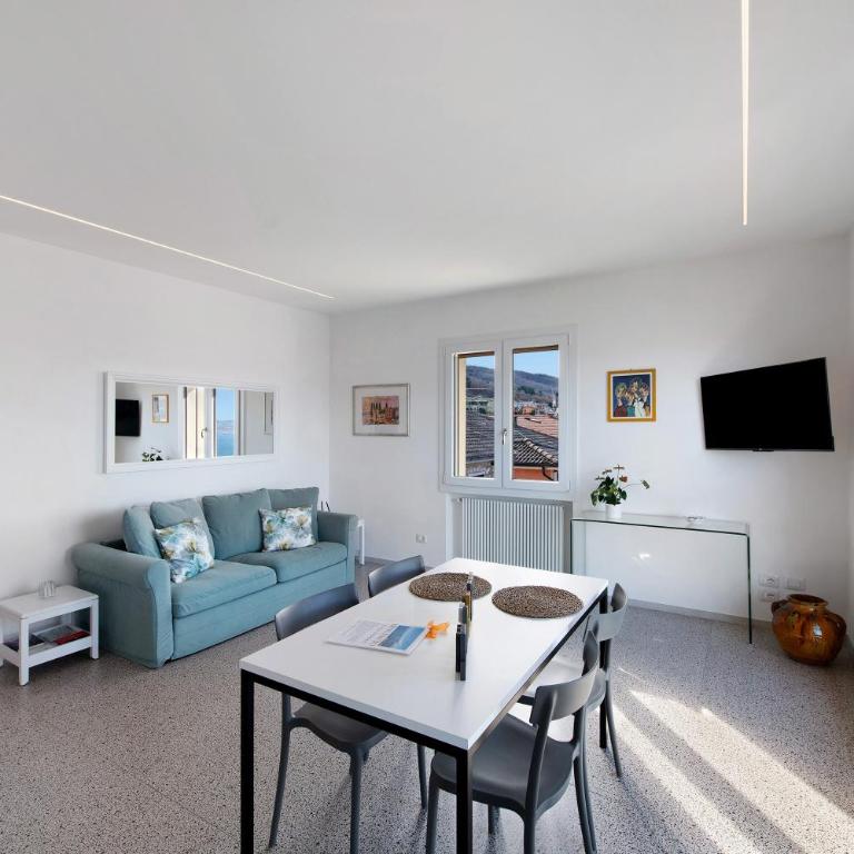 Casa Serena Lake View - Two-Bedroom Deluxe Apartment with Garden View - 9