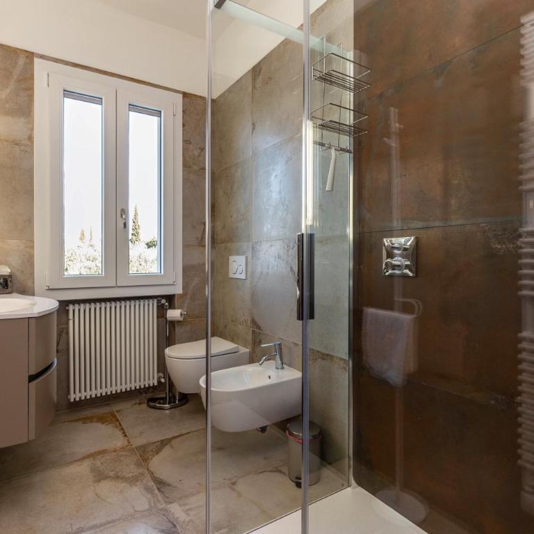 Casa Serena Lake View - Two-Bedroom Deluxe Apartment with Garden View - 31