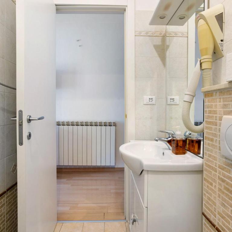 Casa Lorelei - Dreibettzimmer mit Dusche - 16