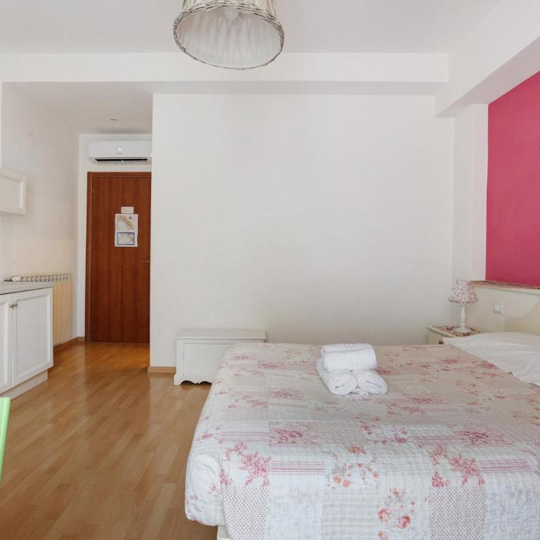 Casa Lorelei - Dreibettzimmer mit Dusche - 10