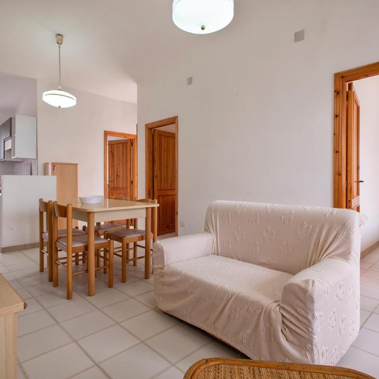 Residence Brezza Marina Lu Bagnu - Appartamento Deluxe con 2 Camere da Letto e Balcone - 10