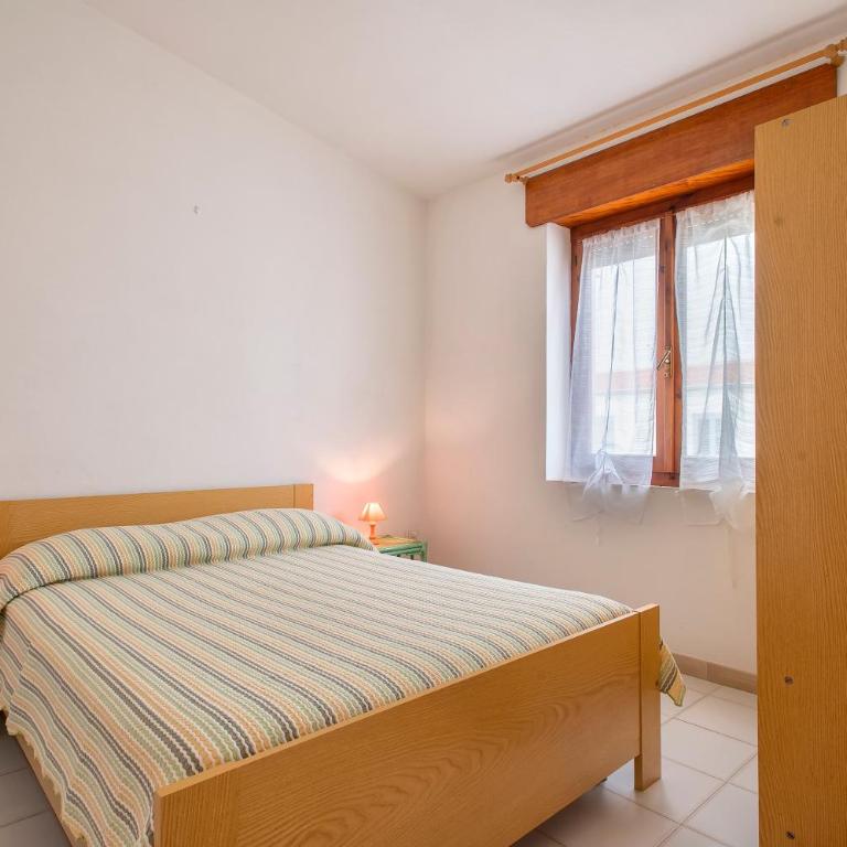 Residence Brezza Marina Lu Bagnu - Appartamento Deluxe con 2 Camere da Letto e Balcone - 1